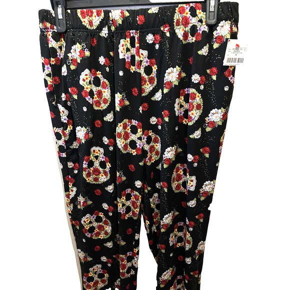 NWT Women's Shosho Black And White Skull Fleece Jogger Lounge Pants in 2X 22 24 - Picture 2 of 9